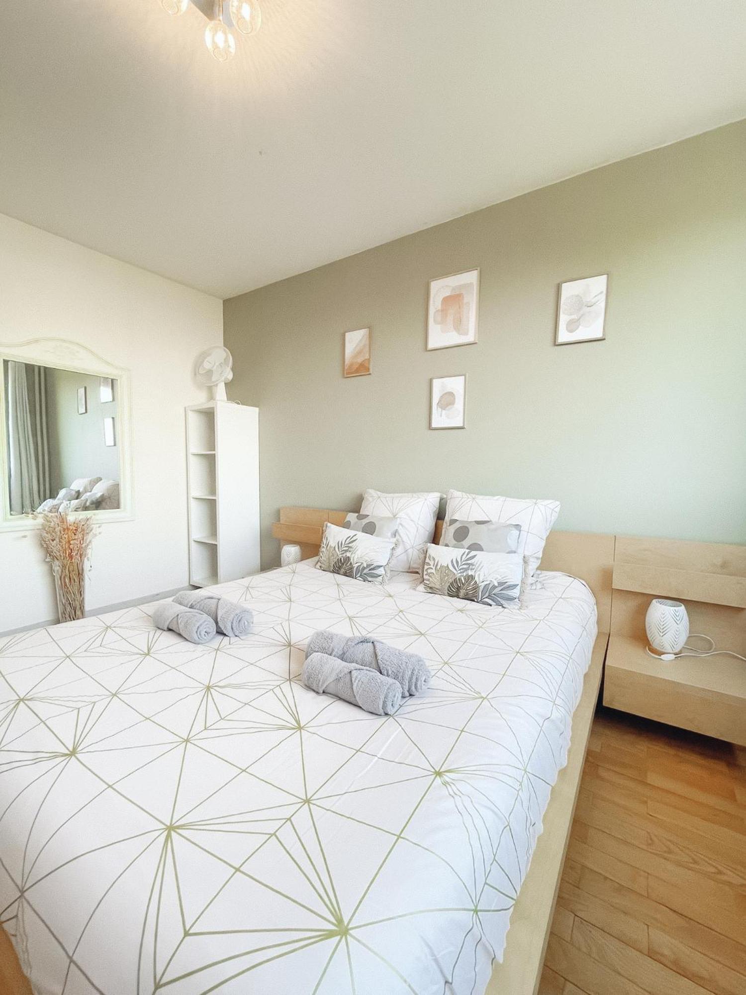 Appartement Spacieux Avec Balcon Bourg-en-Bresse Luaran gambar