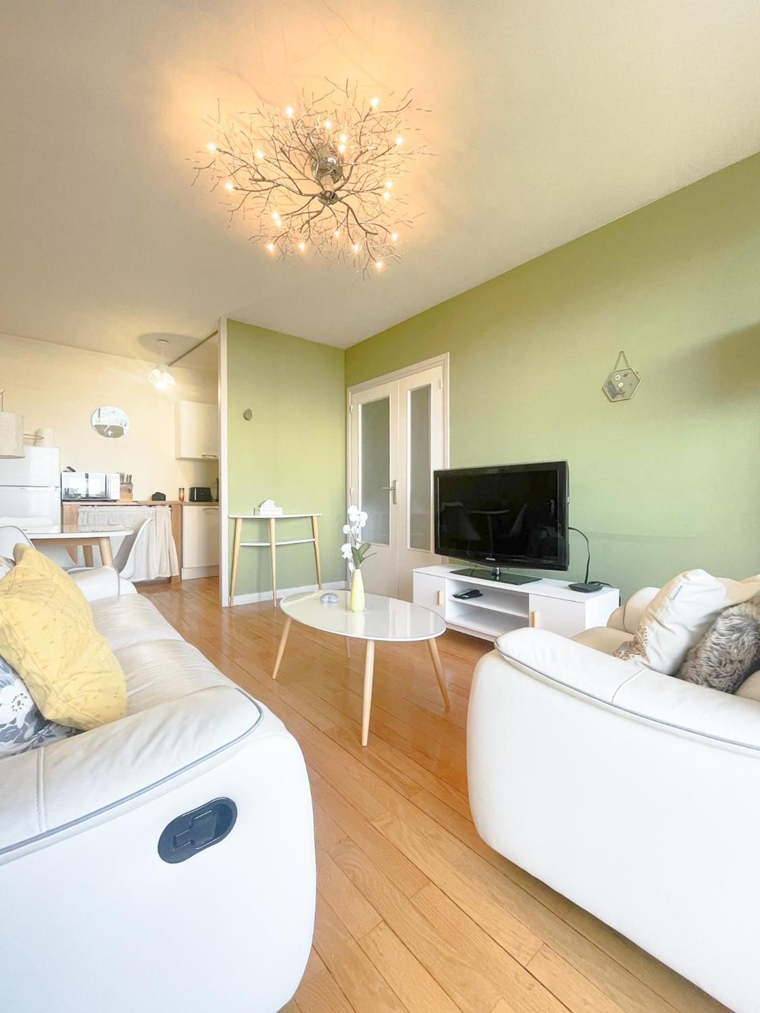 Appartement Spacieux Avec Balcon Bourg-en-Bresse Luaran gambar